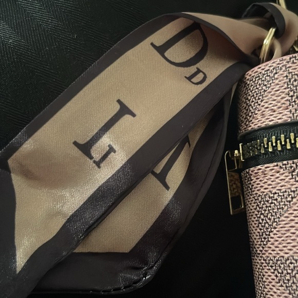 Lip Ointment Key Holder - Picture 3 of 6